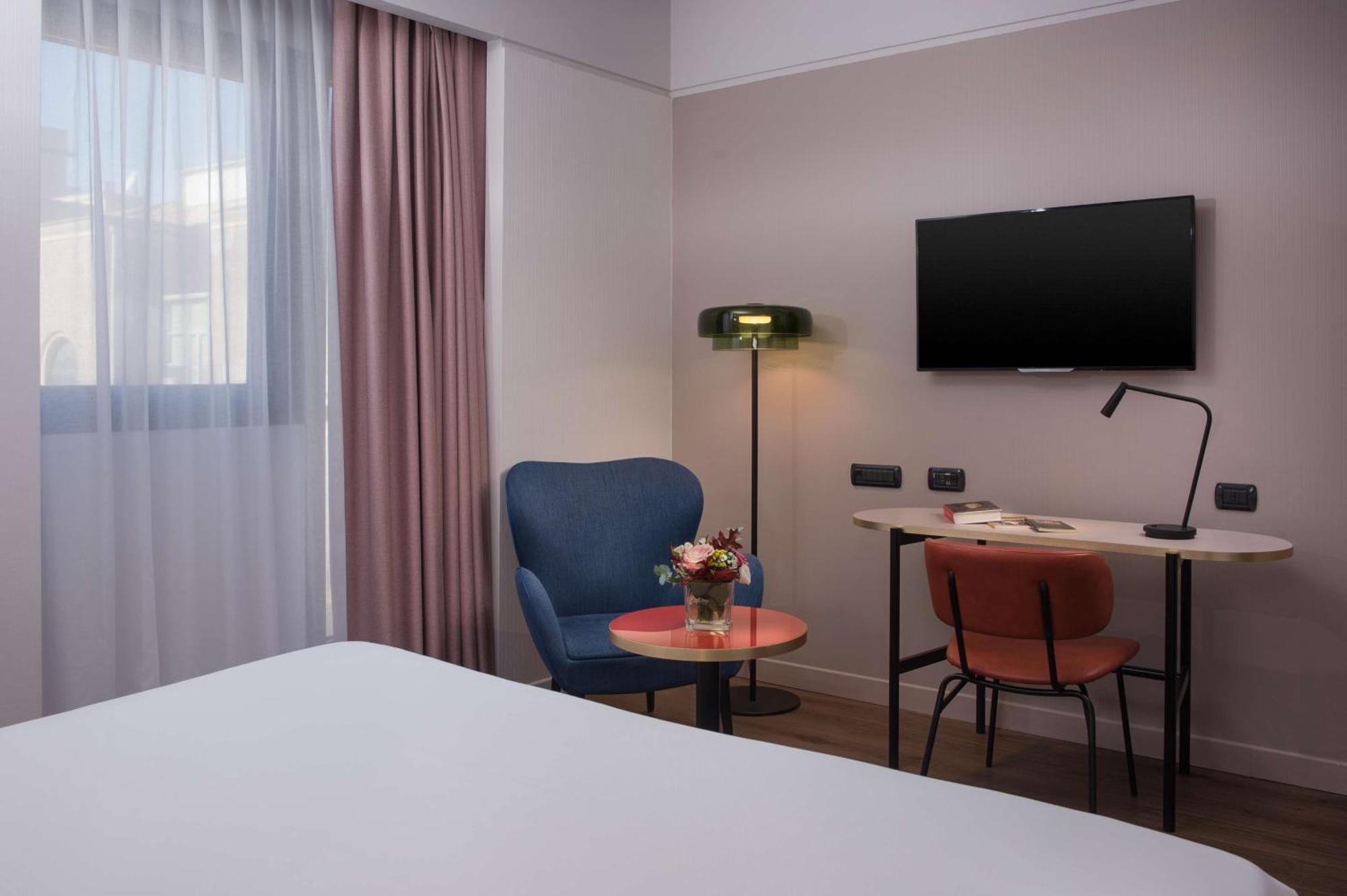 Hotel NH Catania Centro Esterno foto