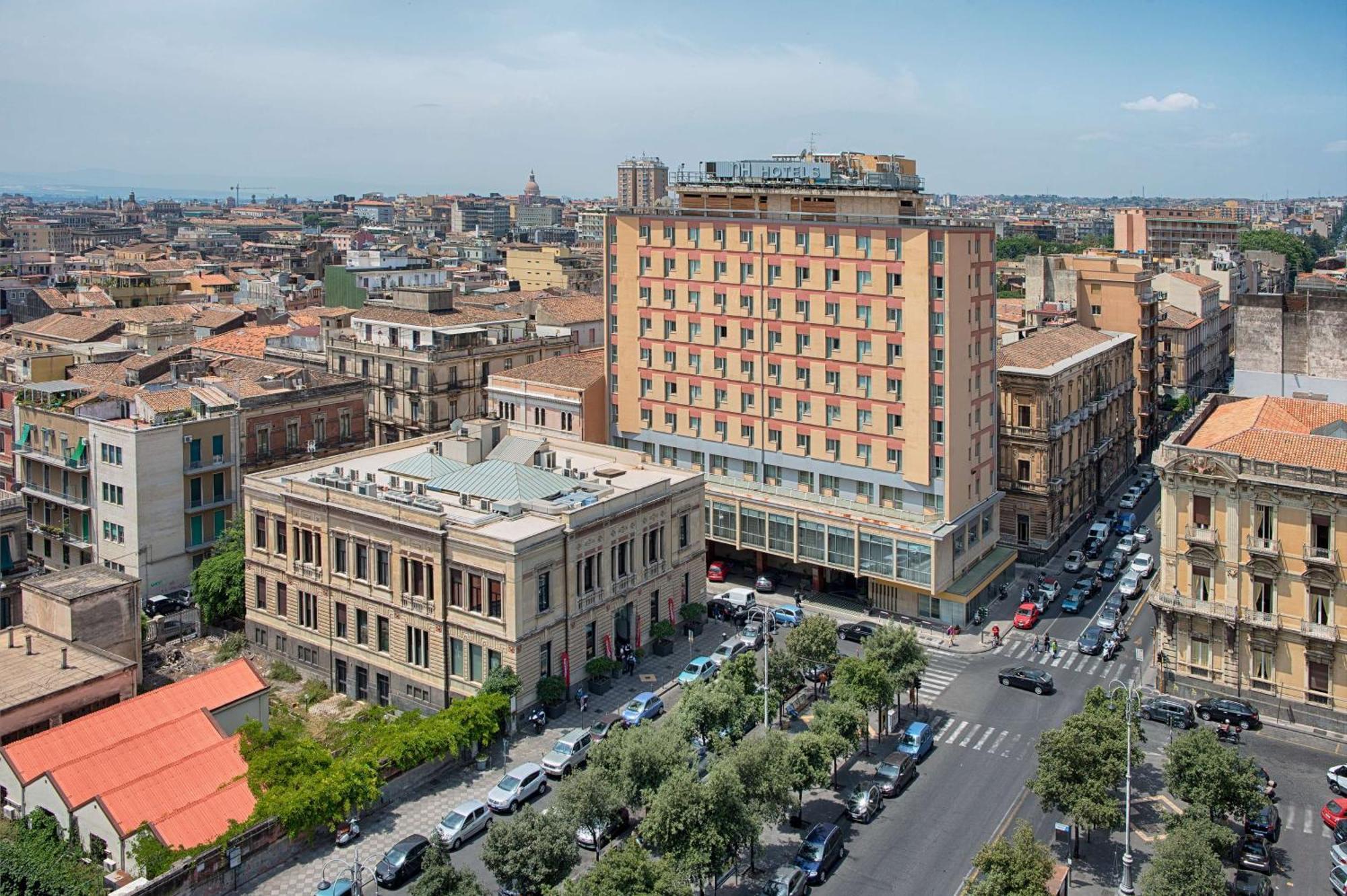 Hotel NH Catania Centro Esterno foto