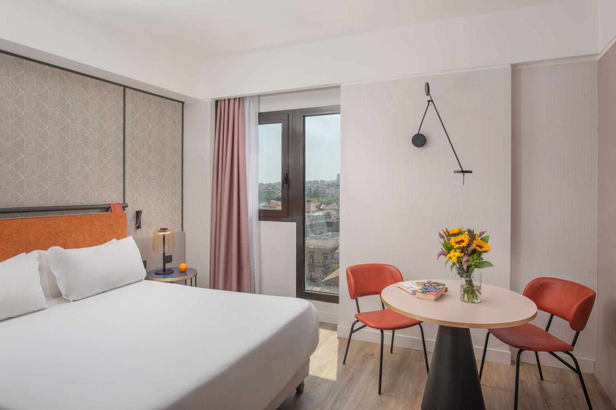 Hotel NH Catania Centro Esterno foto