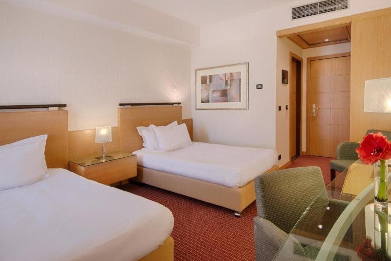Hotel NH Catania Centro Esterno foto